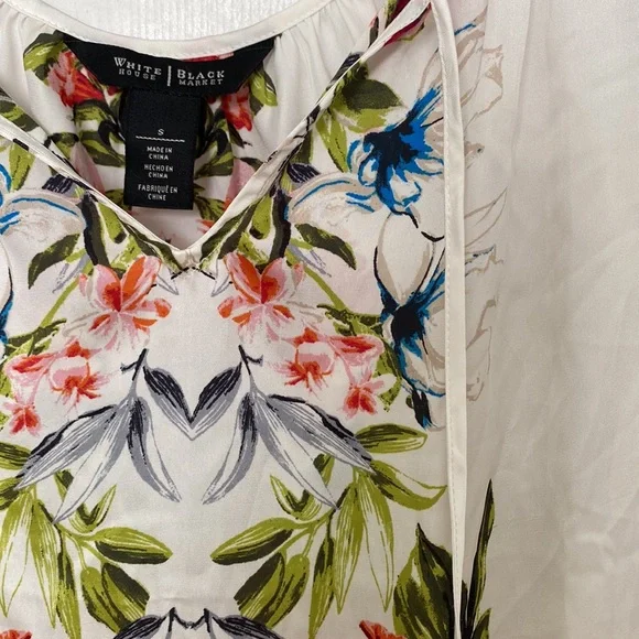 WHBM woman’s floral silky top - Picture 2 of 2